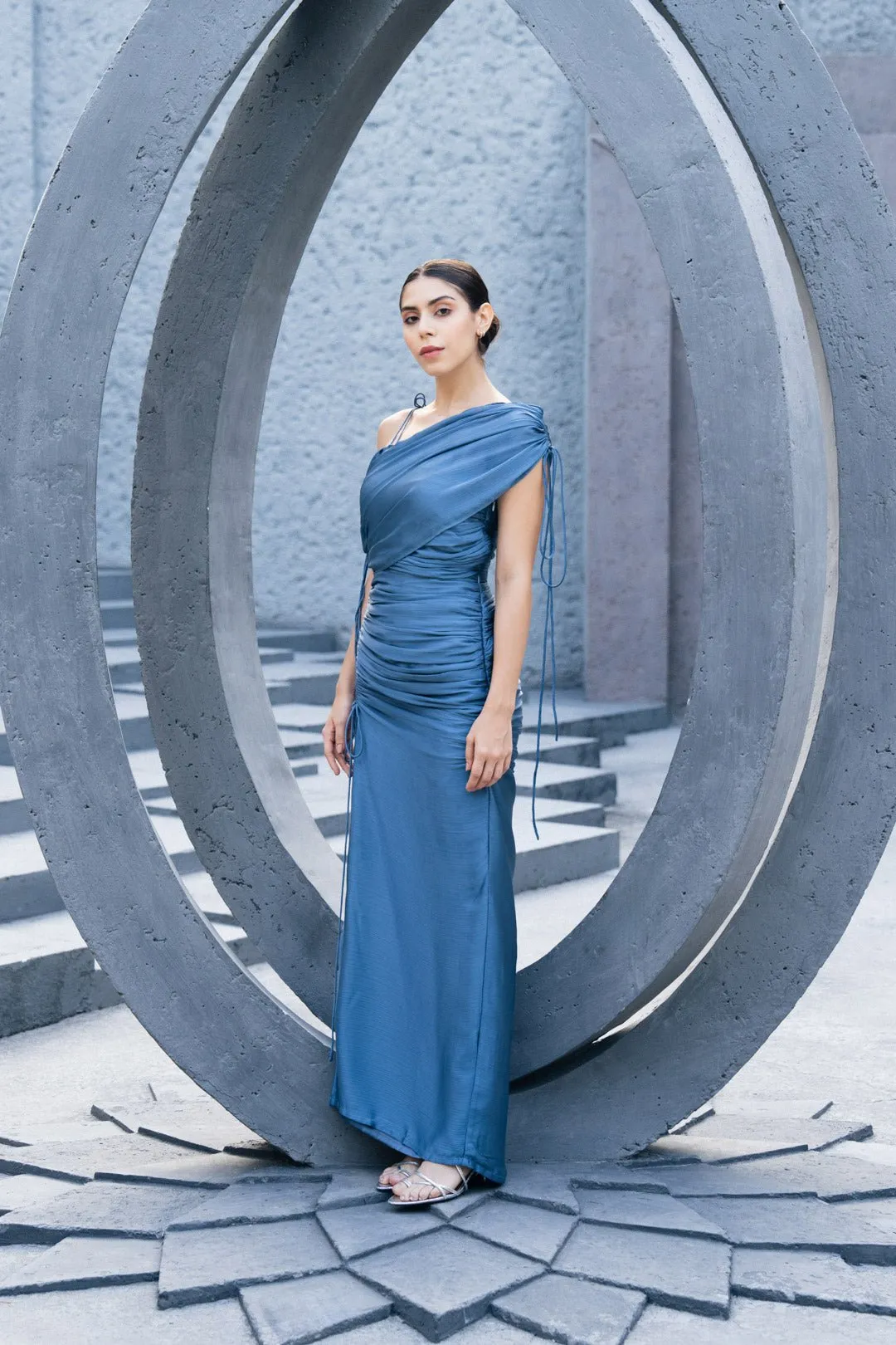 RUCHED DRAPED DRESS WITH DRAWSTRING DETAIL
